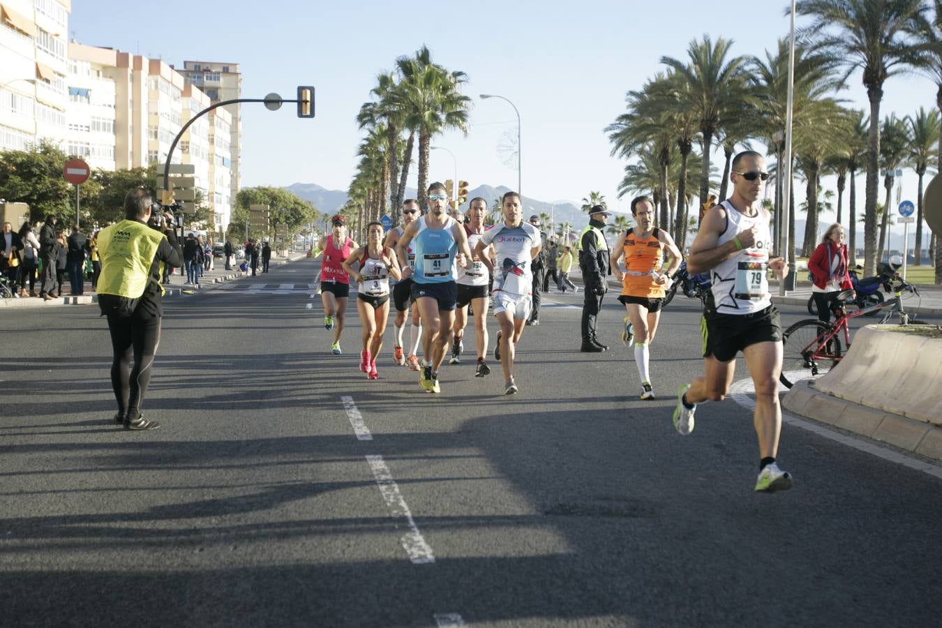 El V Maratón de Málaga a su paso por la calle Pacífico (II)