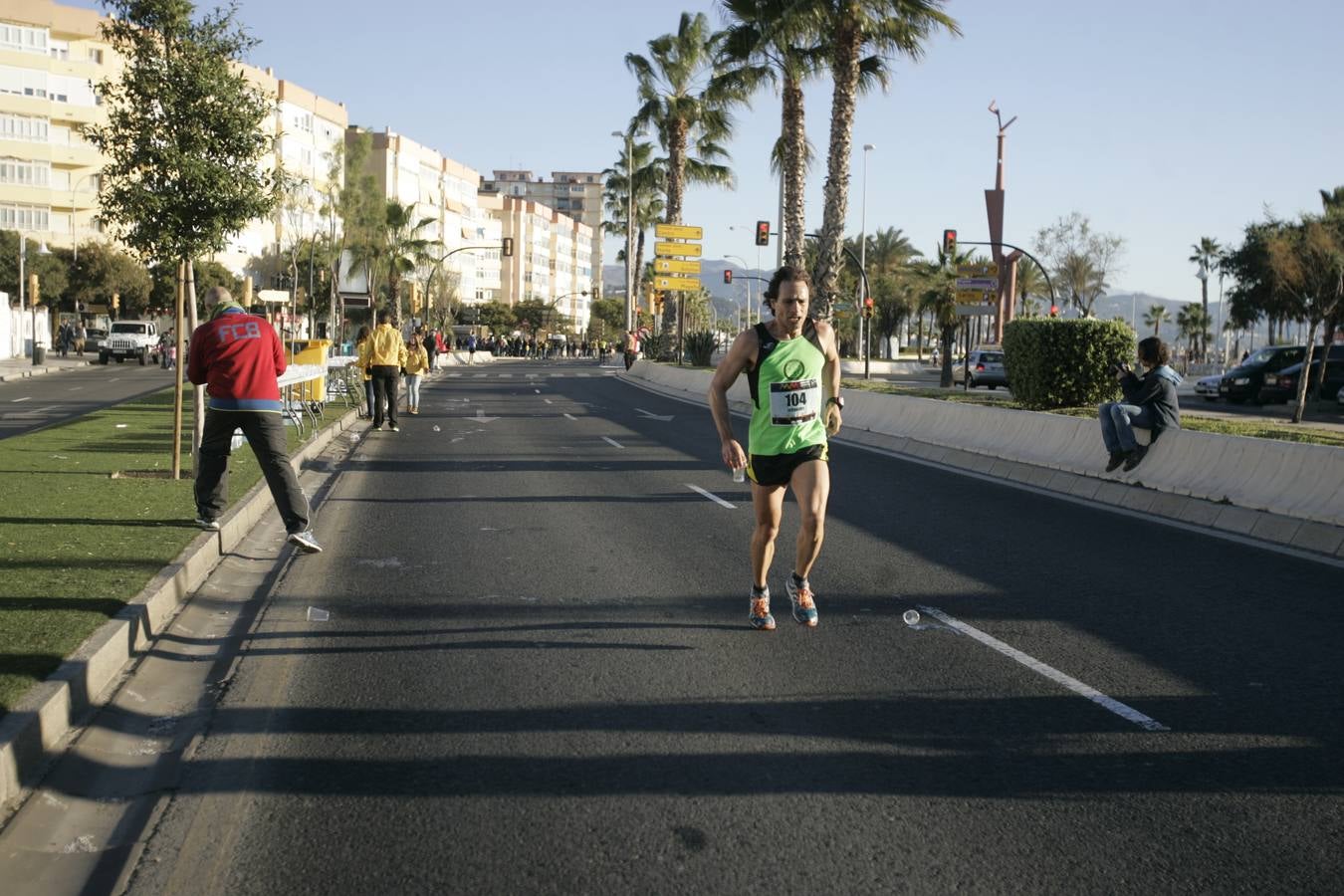 El V Maratón de Málaga a su paso por la calle Pacífico (II)