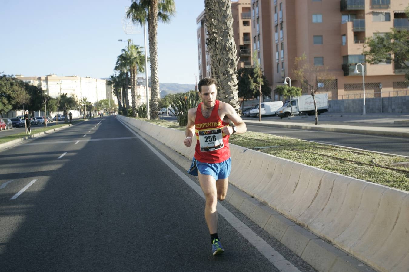 El V Maratón de Málaga a su paso por la calle Pacífico (II)