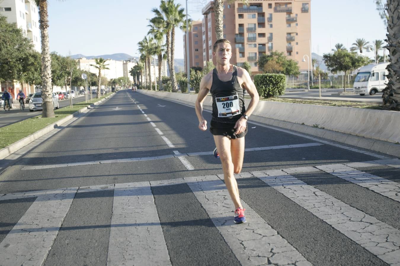 El V Maratón de Málaga a su paso por la calle Pacífico (II)