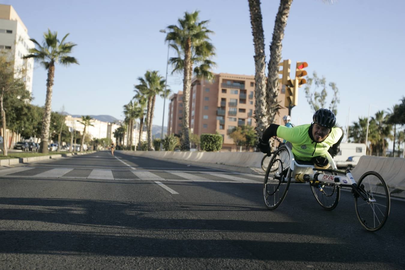 El V Maratón de Málaga a su paso por la calle Pacífico (II)