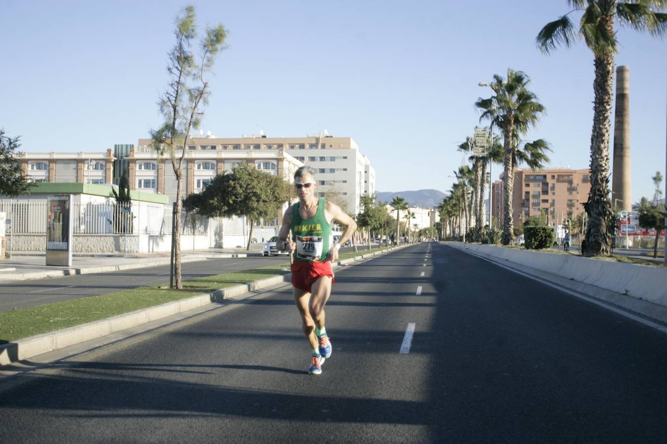 El V Maratón de Málaga a su paso por la calle Pacífico (III)