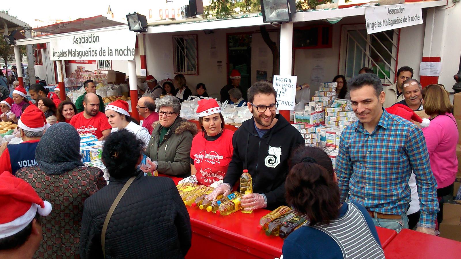 El actor malagueño Dani Rovira volvió a echar una mano en el reaprto de menús