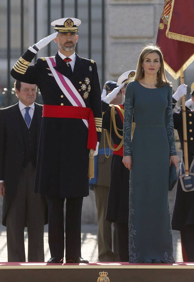 Felipe VI preside por vez primera, acompañado de doña Letizia, la celebración de la Pascua Militar.