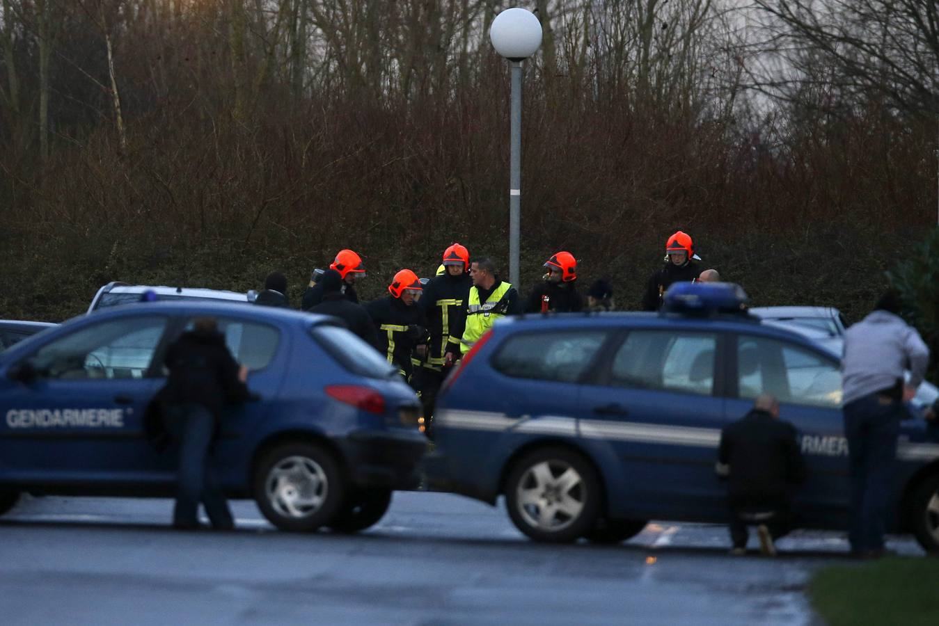 La Policía asalta la imprenta Dammartin-en-Goele