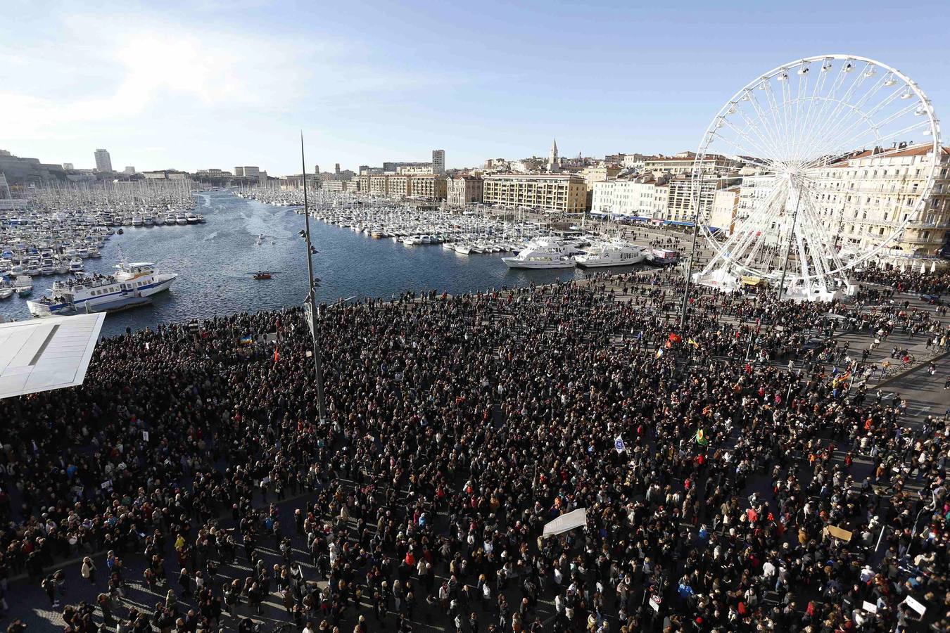 Una marcha silenciosa toma las calles de Francia