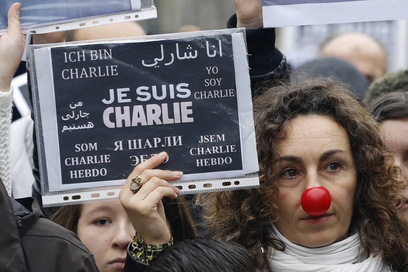 Una marcha silenciosa toma las calles de Francia