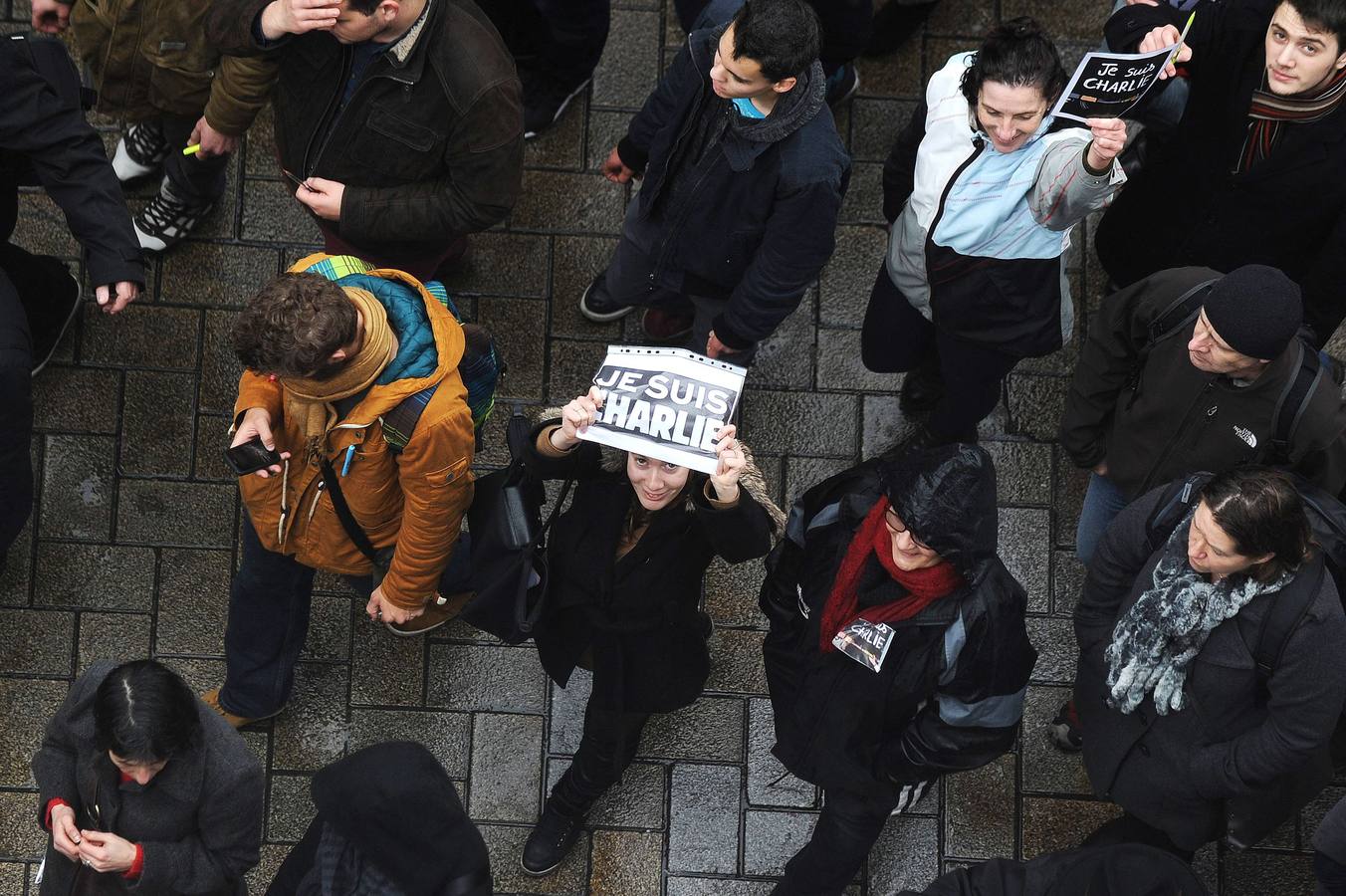 Una marcha silenciosa toma las calles de Francia