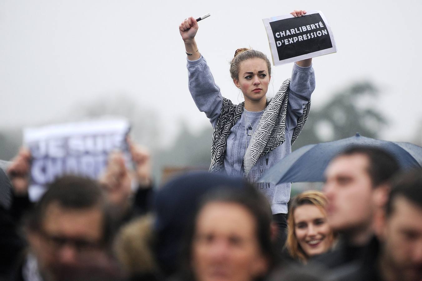 Una marcha silenciosa toma las calles de Francia