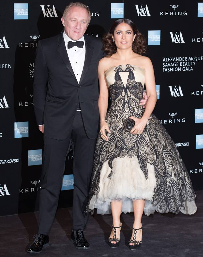 La actriz Salma Hayek (d) y su esposo, Francois-Henri Pinault (i).