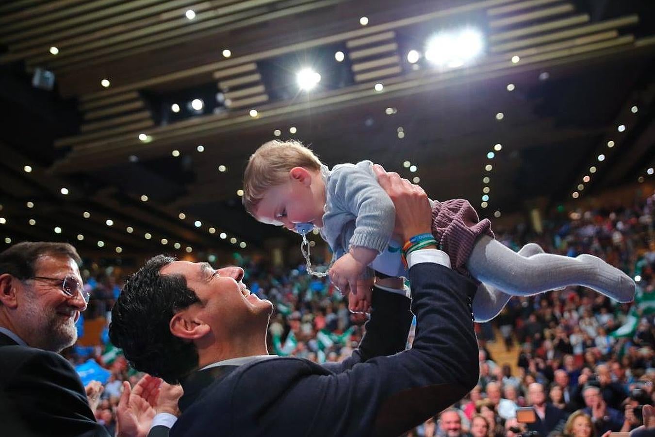 Alonso, el pequeño de Moreno, entra en campaña. Juanma Moreno dió un mitin de campaña en el Palacio de Congresos de Granada y adviertió de que Rivera ya deja entrever que negocia un posible pacto con el PSOE