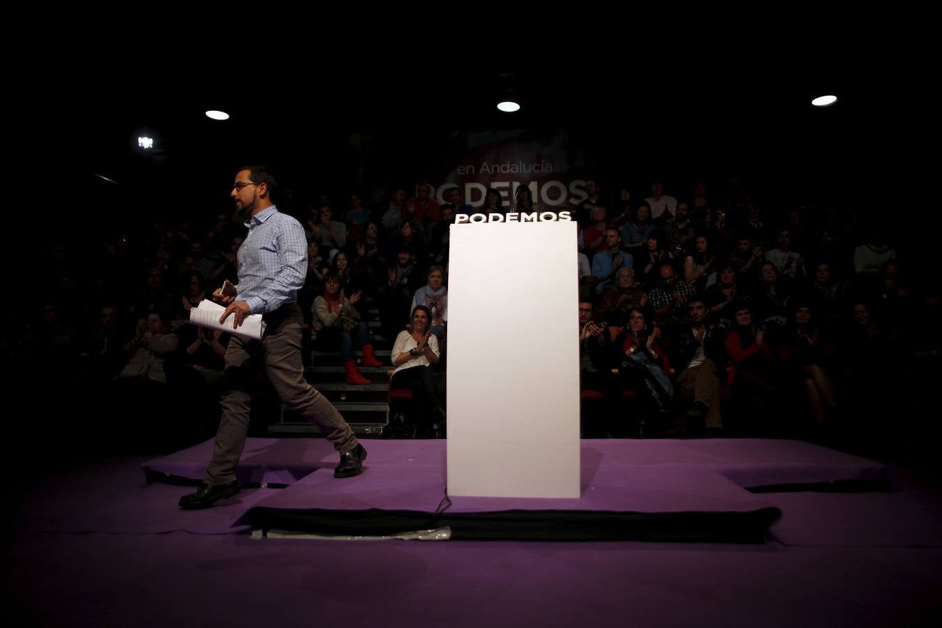 Sergio Pascual, de Podemos, en Sevilla durante el recuento electoral.