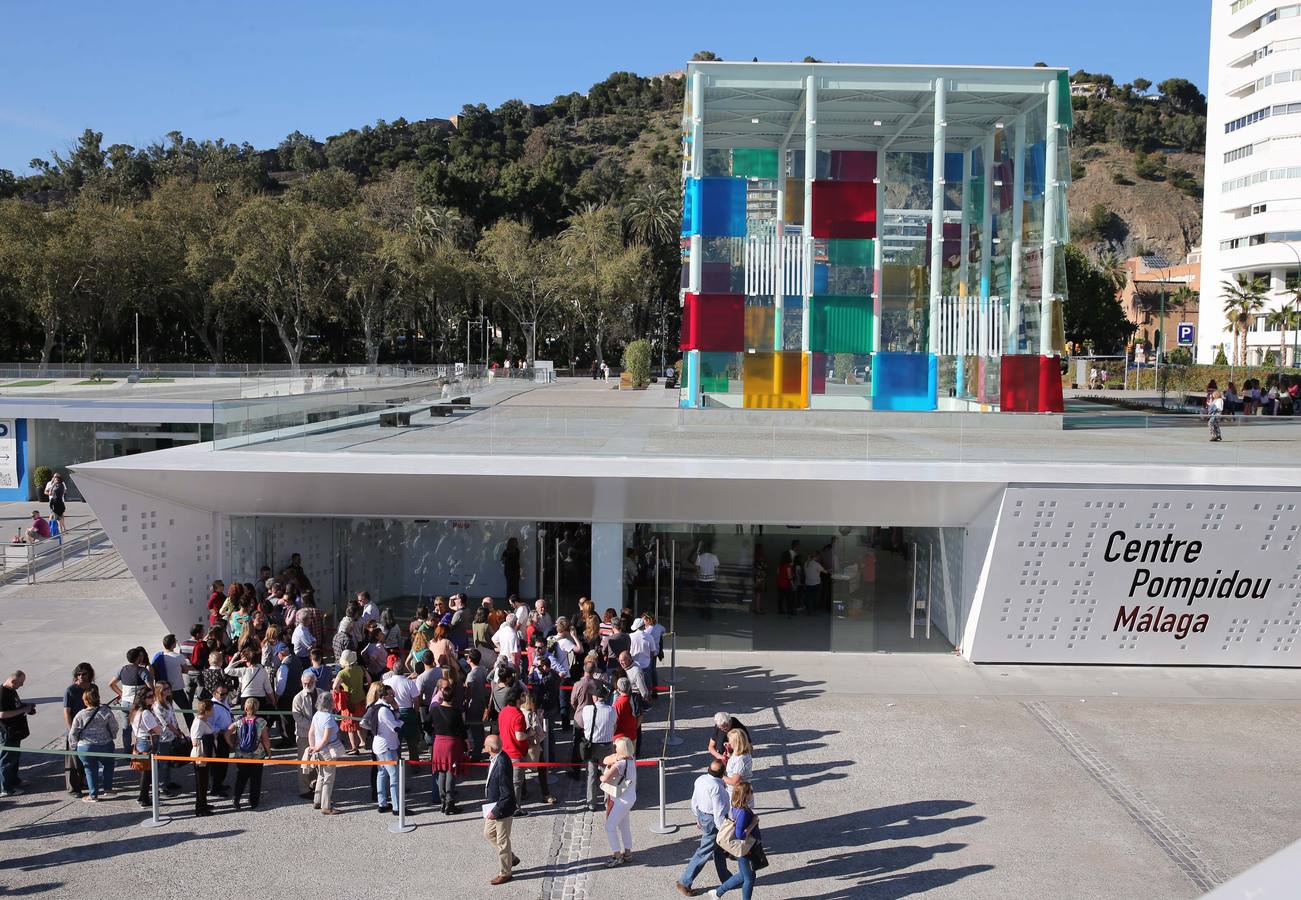 Cientos de visitantes acuden a la llamada del Pompidou