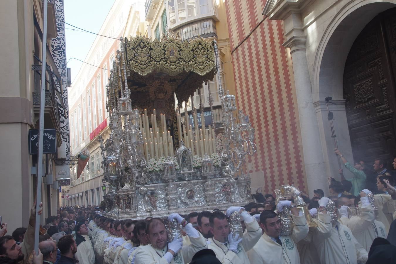 Las mejores imágenes de la procesión de Lágrimas y Favores