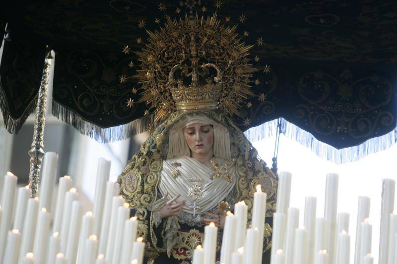 El Rico libera al preso y procesiona por Málaga