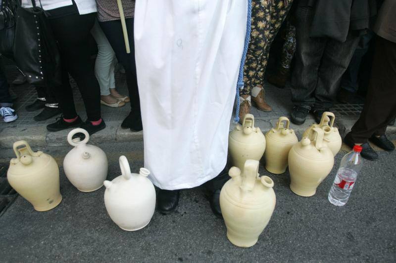 El Rico libera al preso y procesiona por Málaga