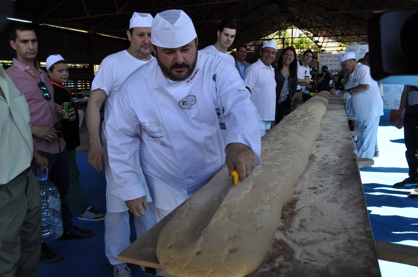 Elaboración en Málaga del pan artesano más grande del mundo