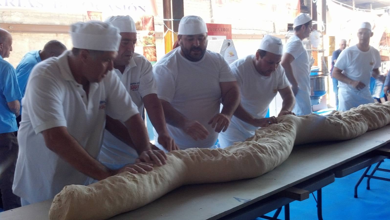 Elaboración en Málaga del pan artesano más grande del mundo