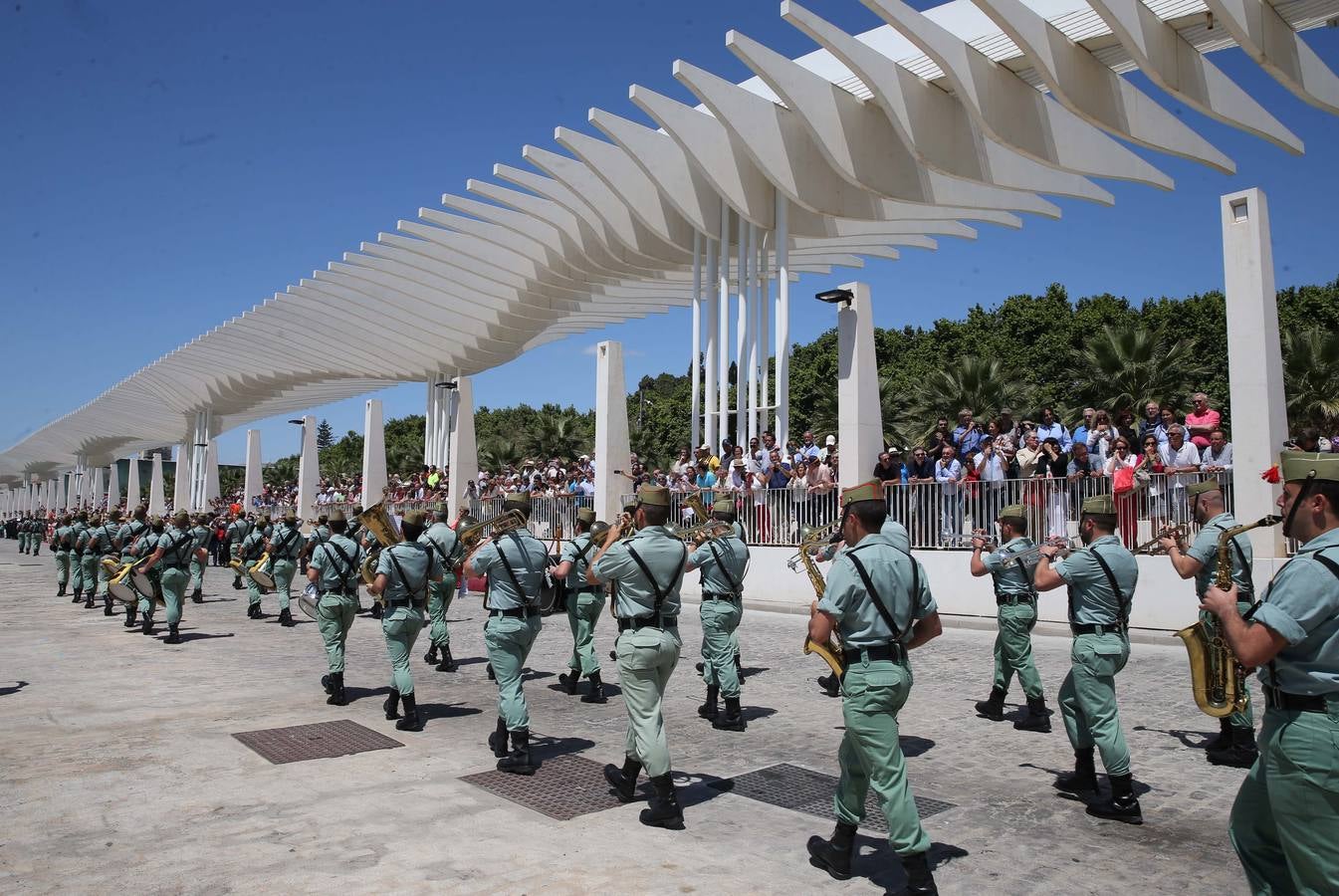 En fotos, el desfile de legionarios y militares de EEUU en el Puerto