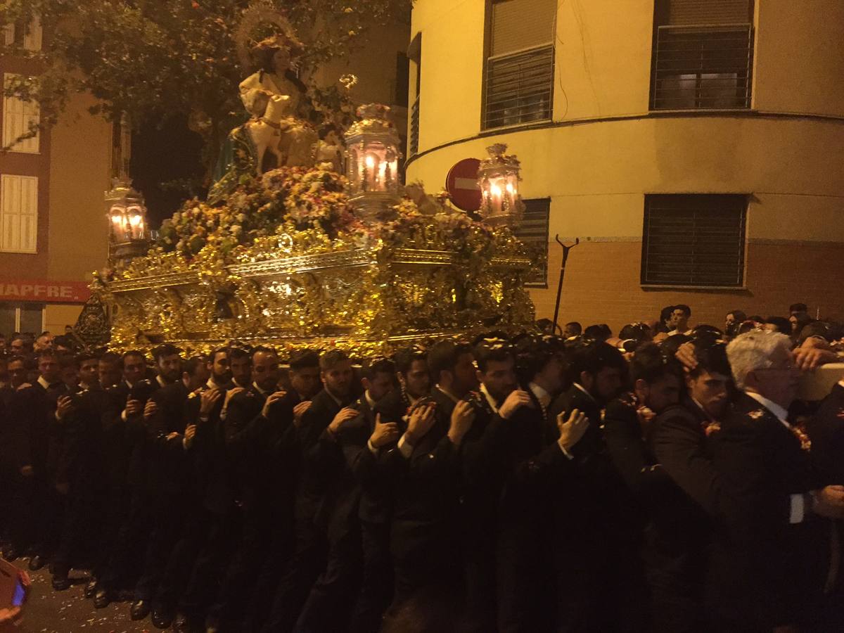 La Divina Pastora procesiona por Málaga