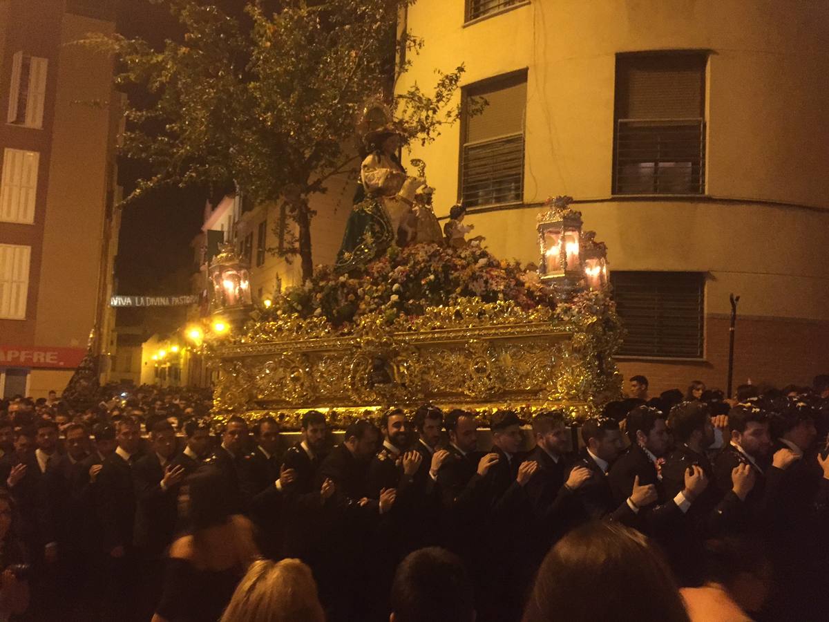 La Divina Pastora procesiona por Málaga