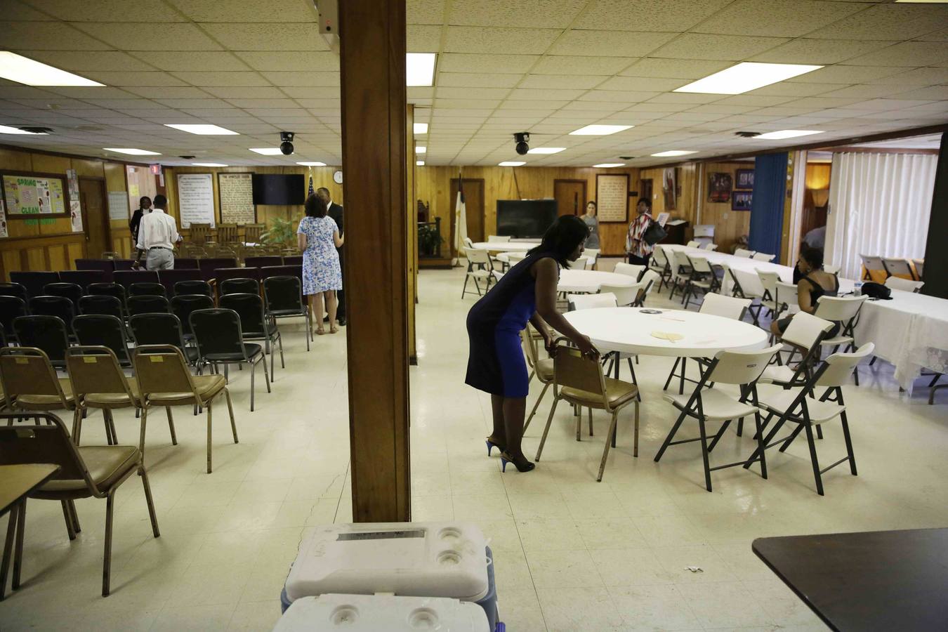 Multitudinaria ceremonia en la iglesia de Charleston, tras la matanza