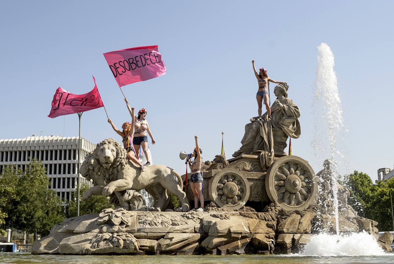 Activistas de Femen protestan desnudas contra la &#039;ley mordaza&#039;