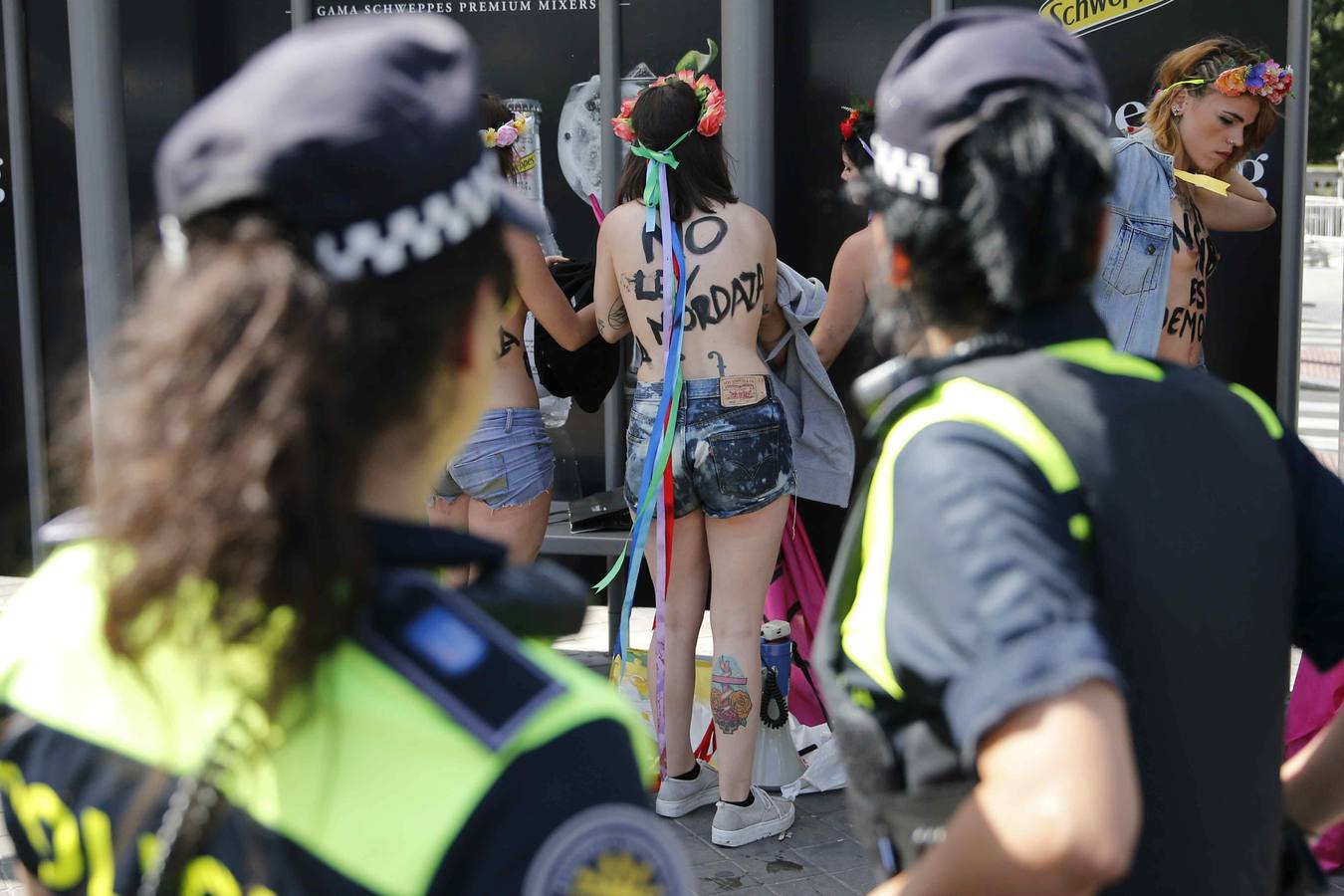 Activistas de Femen protestan desnudas contra la &#039;ley mordaza&#039;