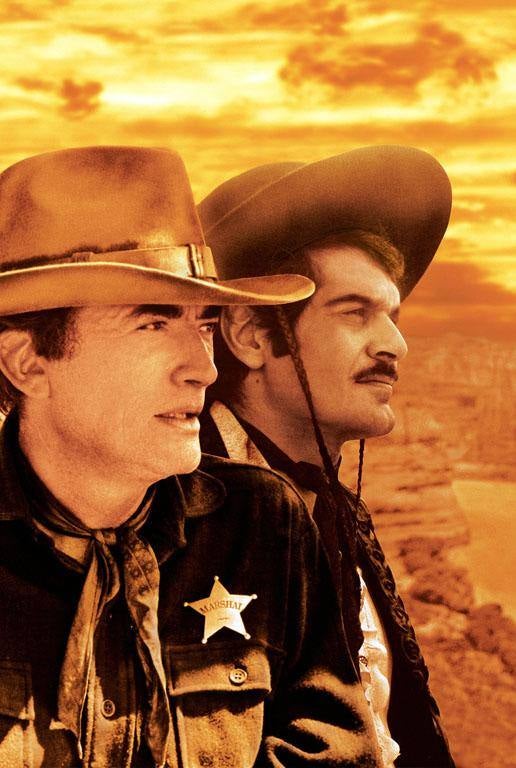 Gregory Peck (i) y Omar Sharif (d) en el cartel de la película 'El oro de Mackenna'.