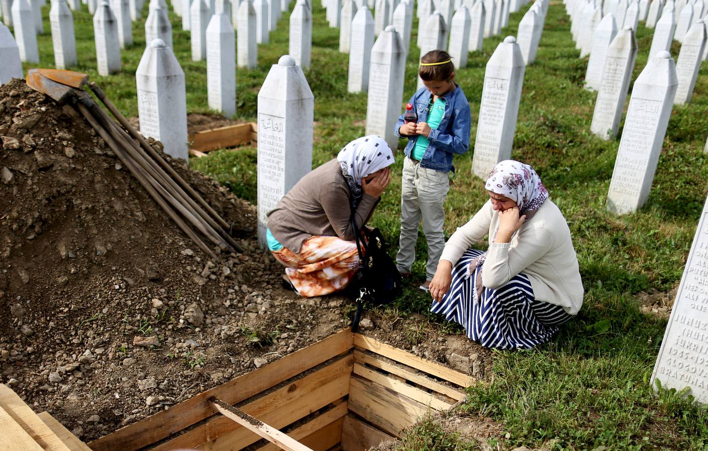 Familiares recuerdan víctimas de la masacre de Srebrenica