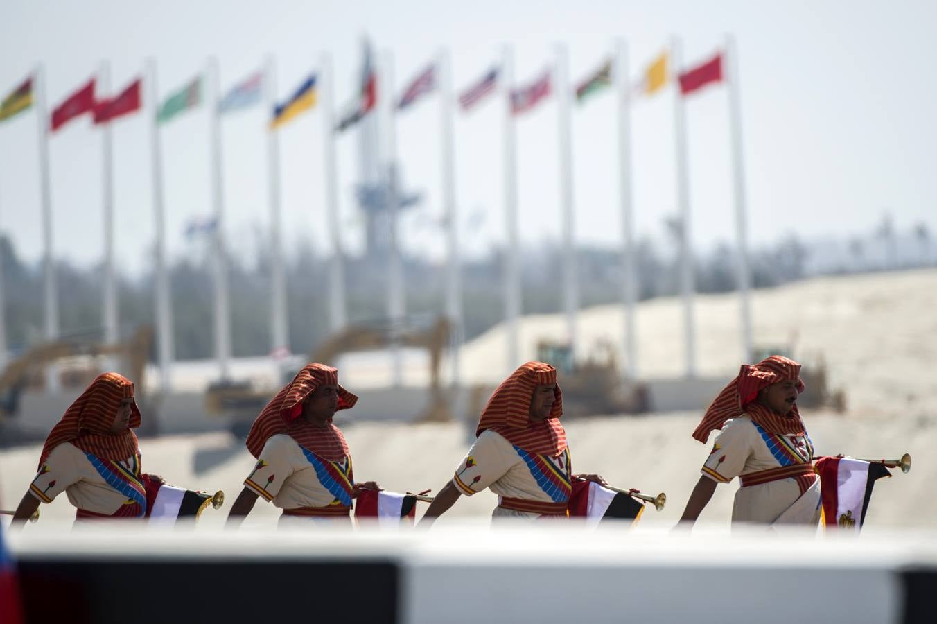 Se inaugura el nuevo Canal de Suez