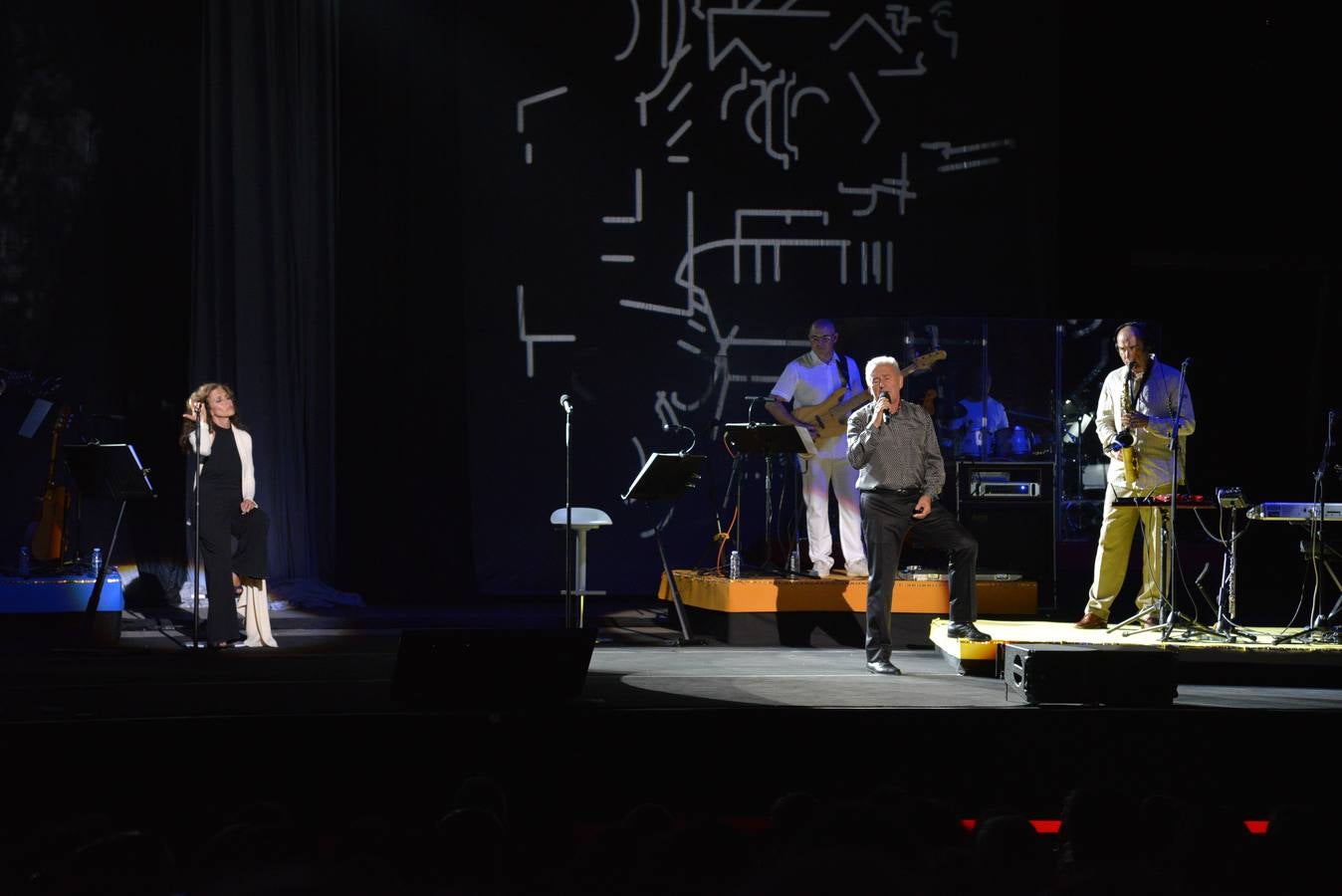 El concierto de Ana Belén y Víctor Manuel, en imágenes