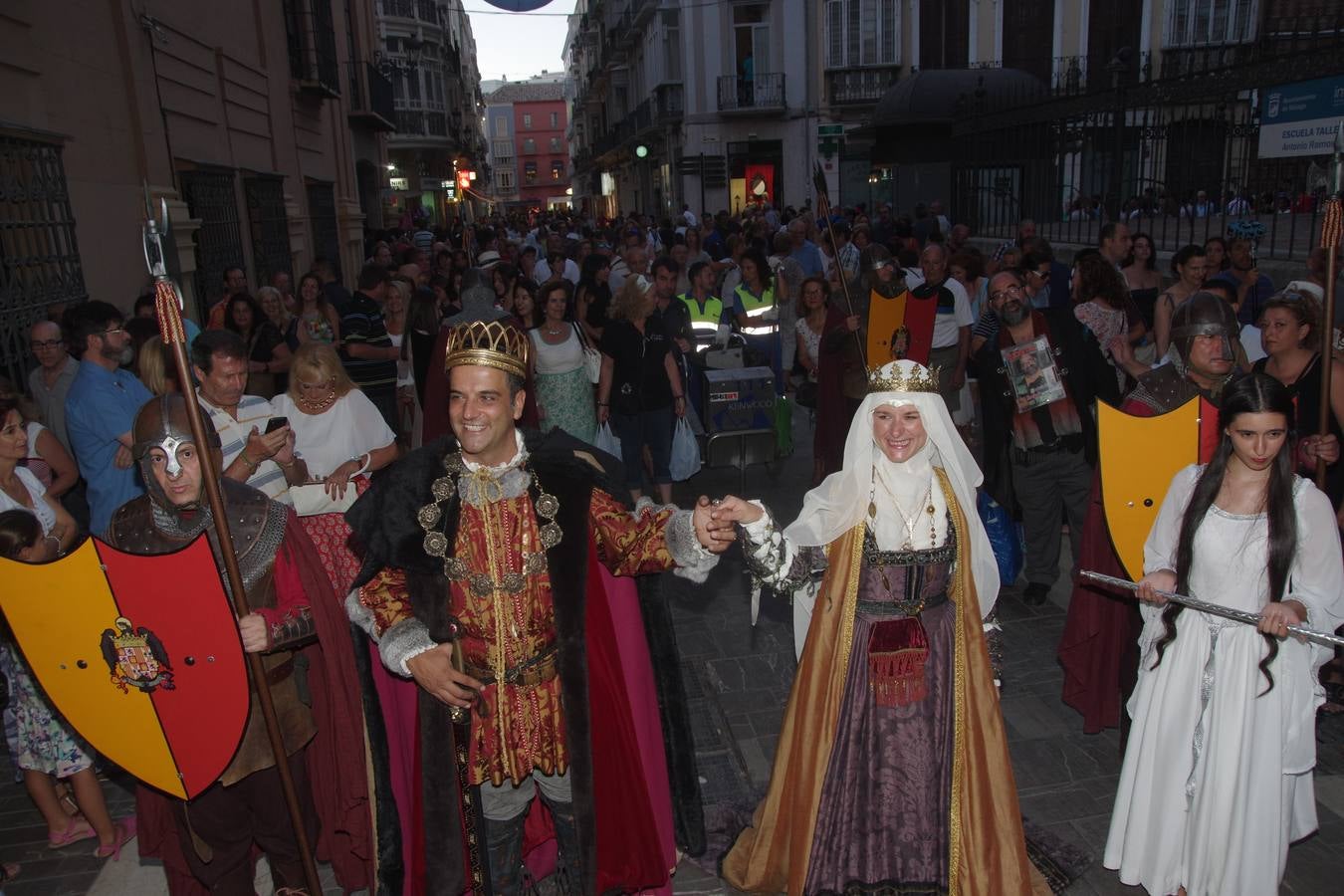 La cabalgata de despedida de la Feria de Málaga, en imágenes