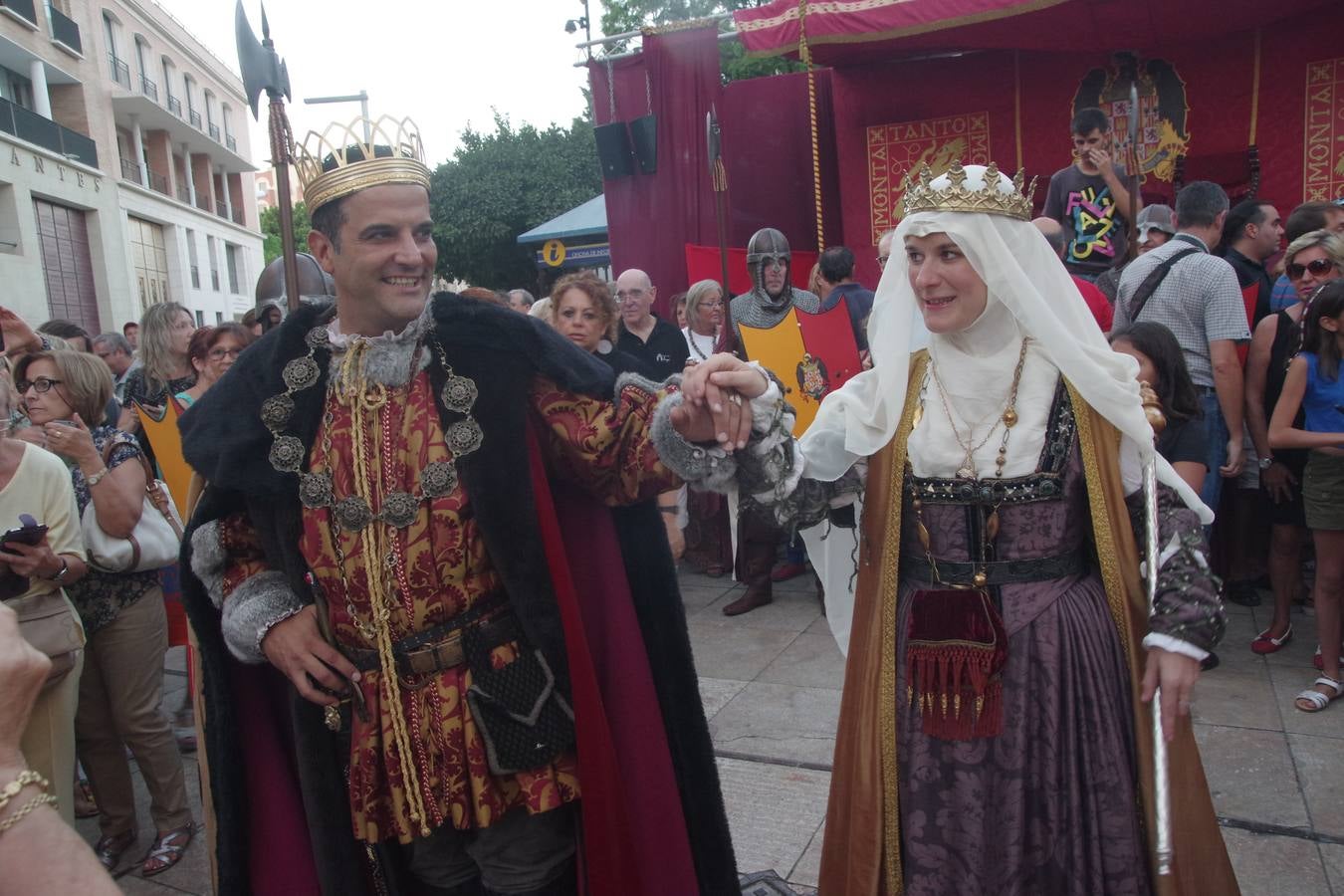 La cabalgata de despedida de la Feria de Málaga, en imágenes