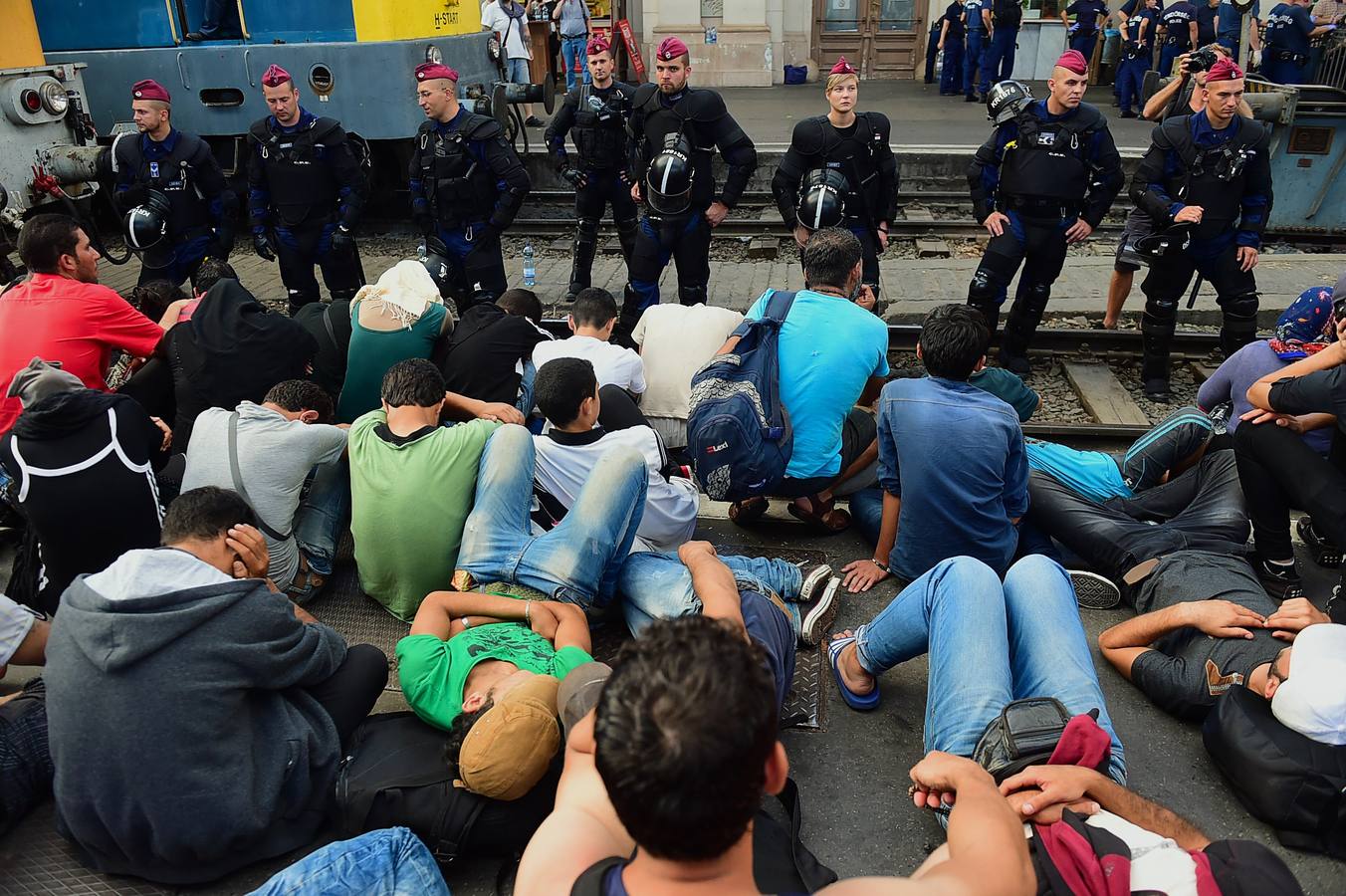 Hungría no deja entrar en la estación de tren de Budapest a los refugiados