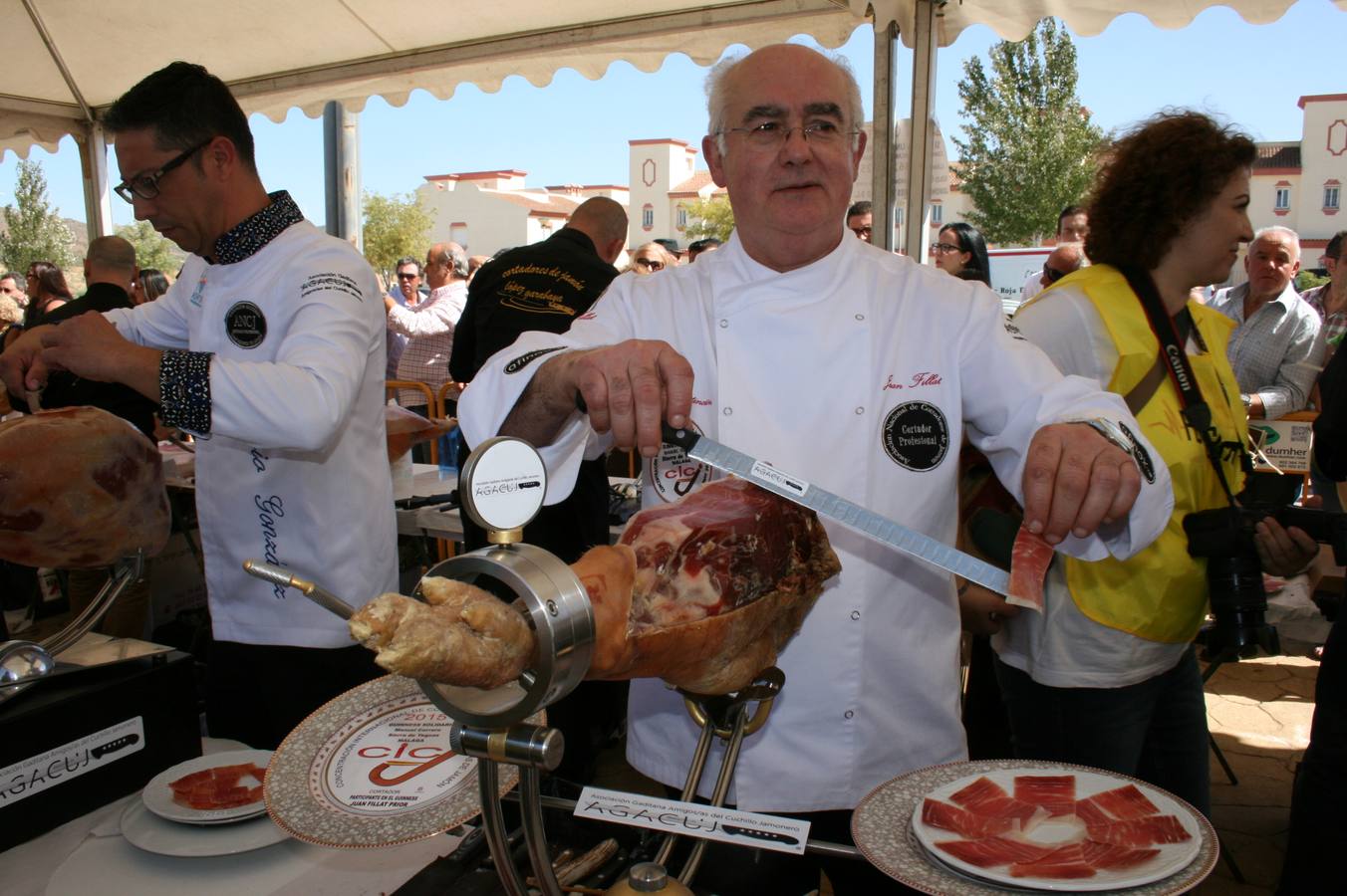 Sierra de Yeguas logra el récord Guinness de cortadores de jamón