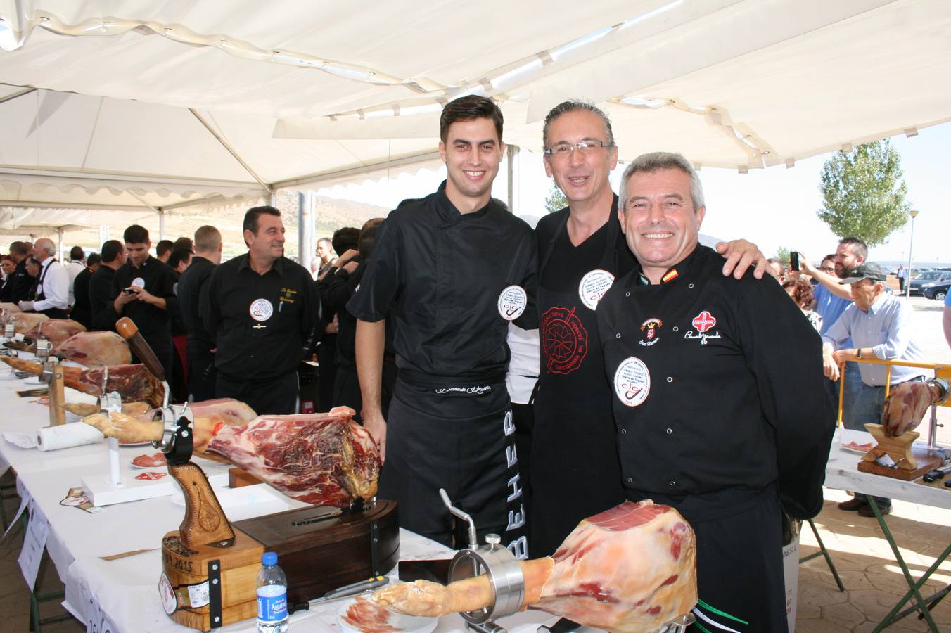 Sierra de Yeguas logra el récord Guinness de cortadores de jamón