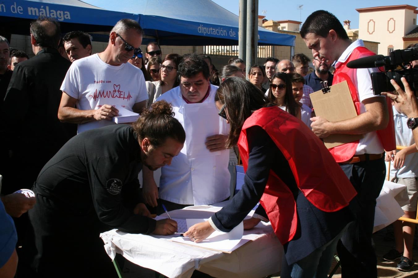 Sierra de Yeguas logra el récord Guinness de cortadores de jamón