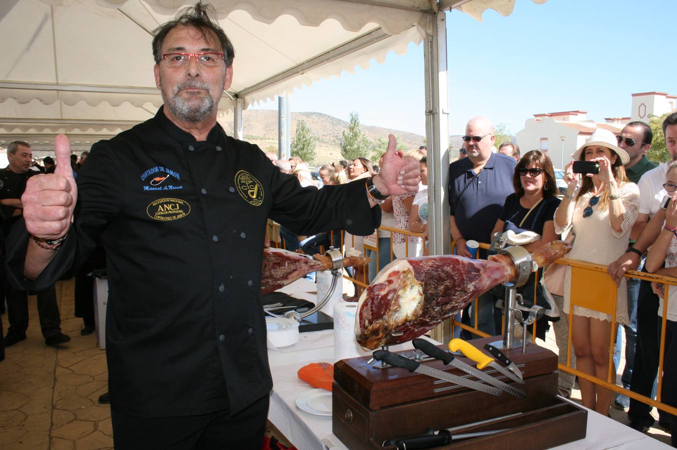 Sierra de Yeguas logra el récord Guinness de cortadores de jamón