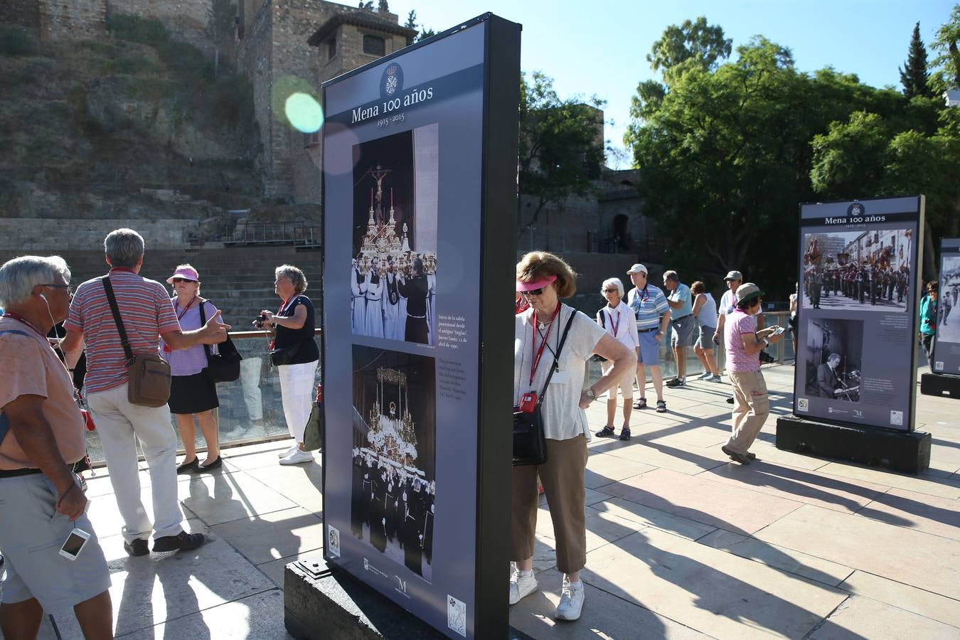 La exposición de la calle Alcazabilla que recoge el siglo de historia de Mena, en imágenes