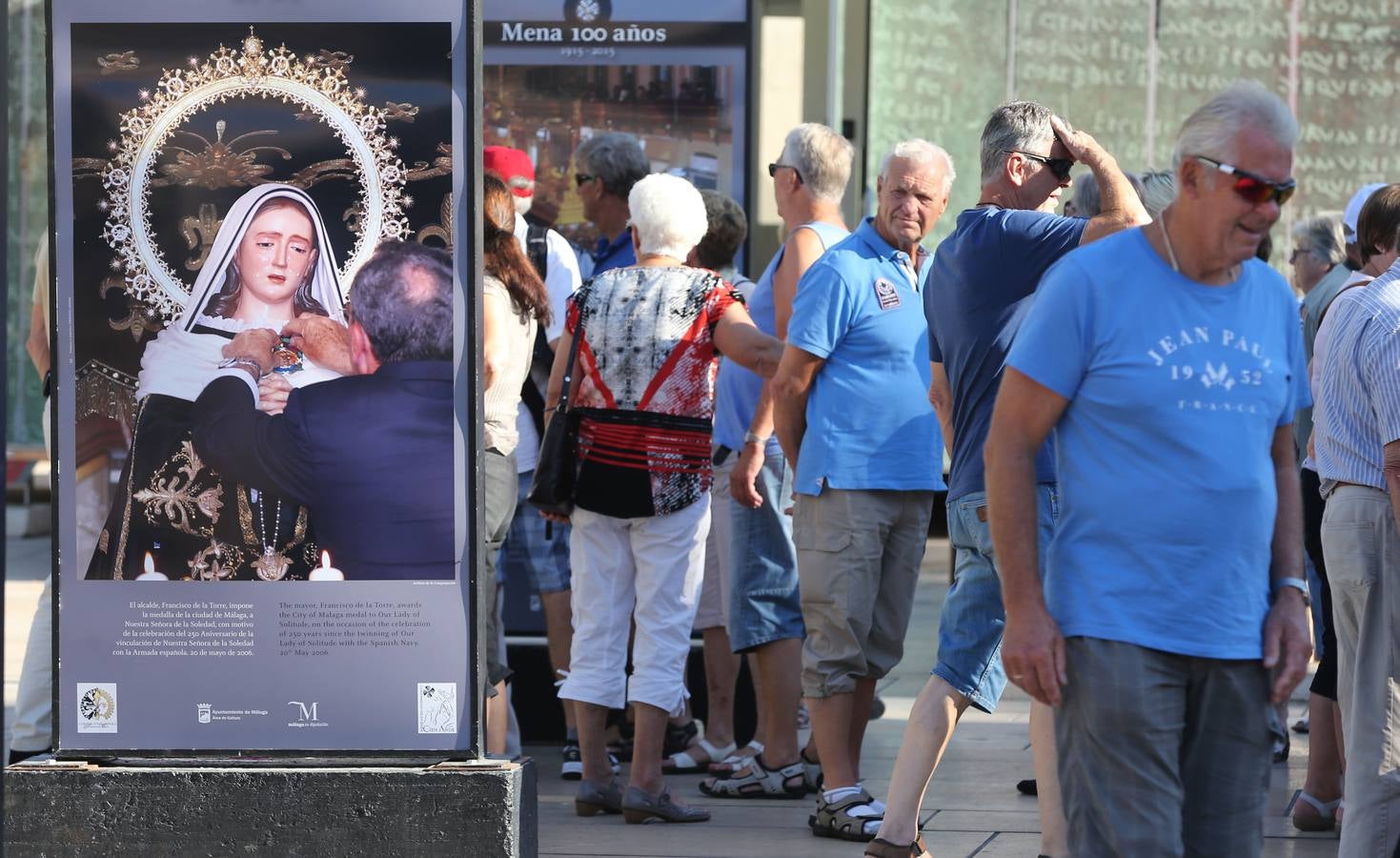 La exposición de la calle Alcazabilla que recoge el siglo de historia de Mena, en imágenes