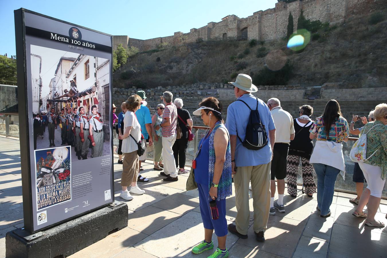 La exposición de la calle Alcazabilla que recoge el siglo de historia de Mena, en imágenes