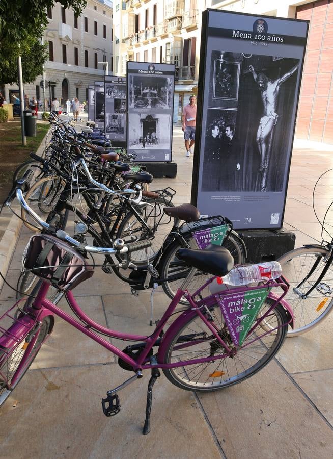 La exposición de la calle Alcazabilla que recoge el siglo de historia de Mena, en imágenes