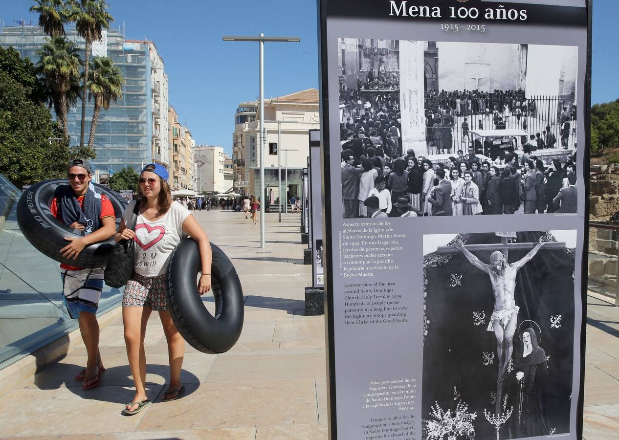 La exposición de la calle Alcazabilla que recoge el siglo de historia de Mena, en imágenes