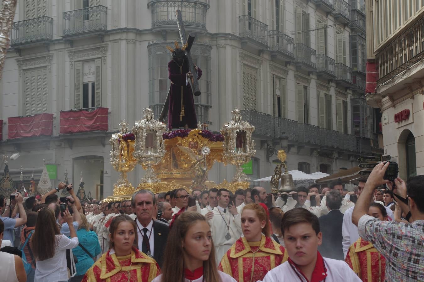 El Nazareno de Viñeros recorre las calles de Málaga