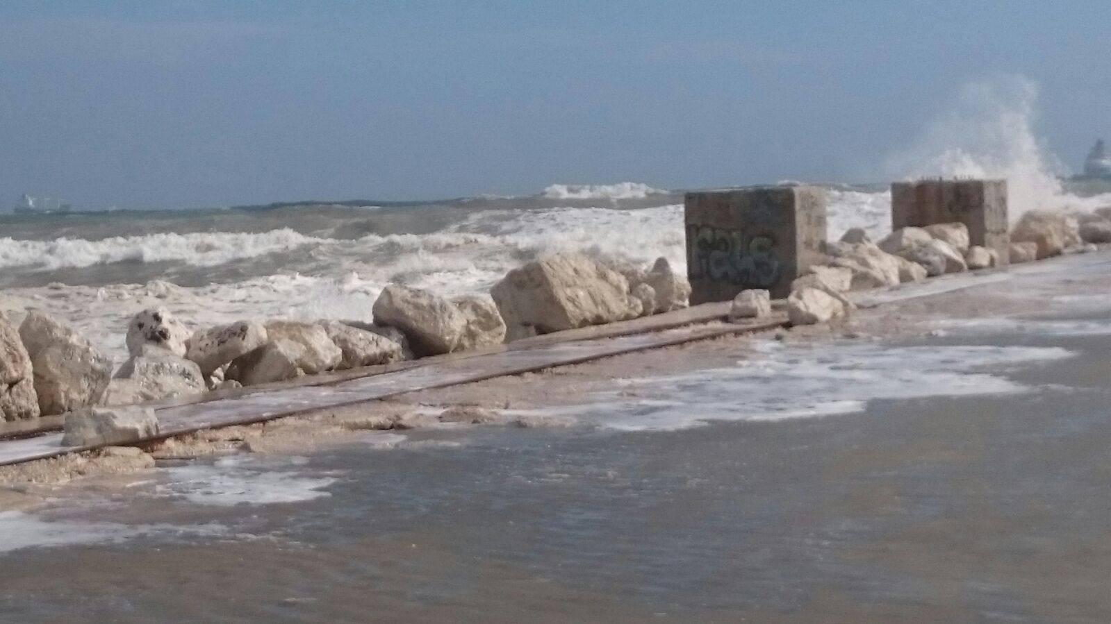 Final del paseo marítimo de Antonio banderas, antes de Sacaba. 