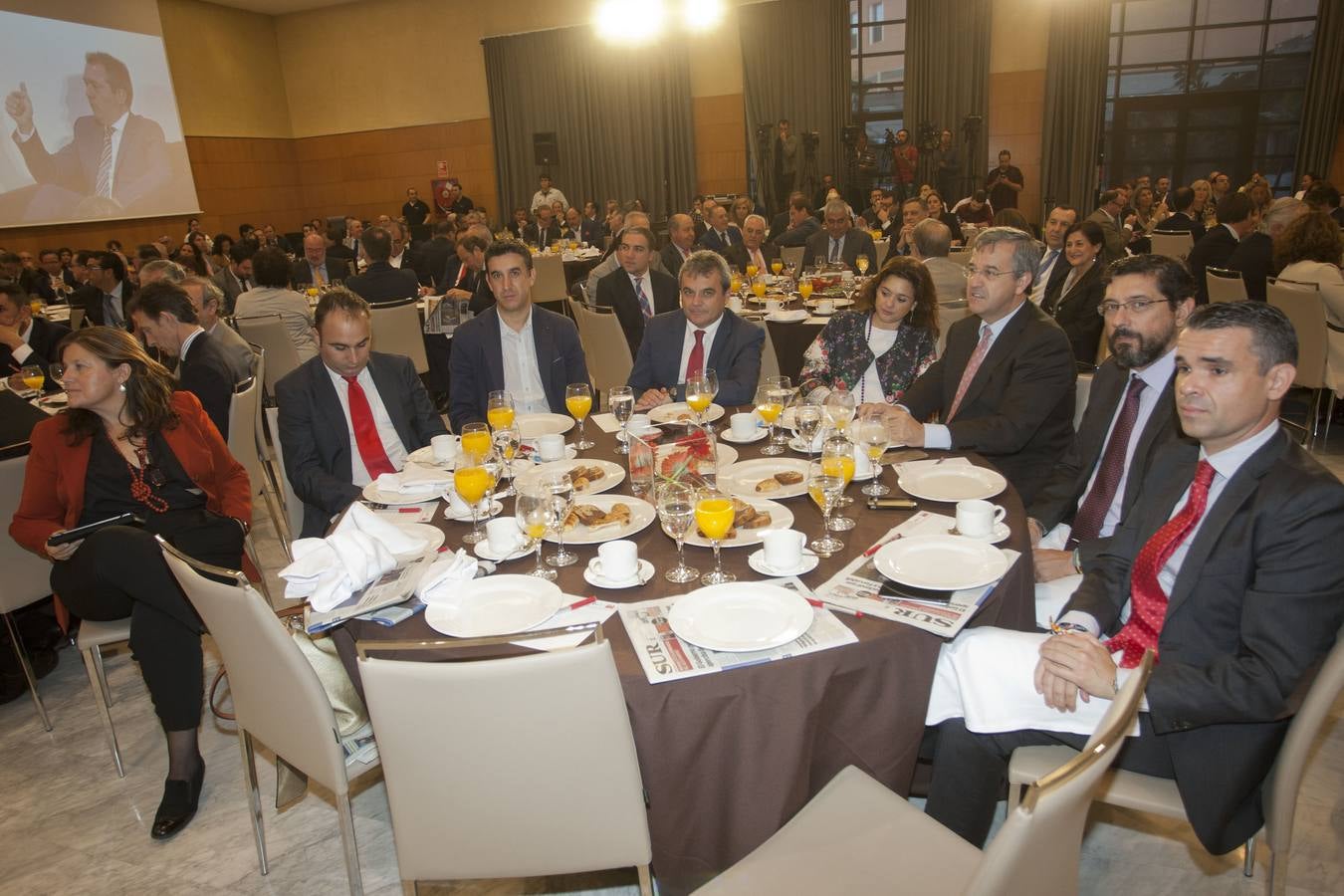 Mesas de invitados al foro de SUR &#039;Los retos de futuro&#039;
