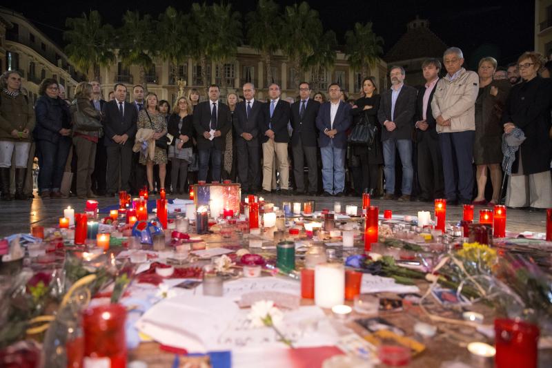 La plaza de la Constitución, en silencio por París
