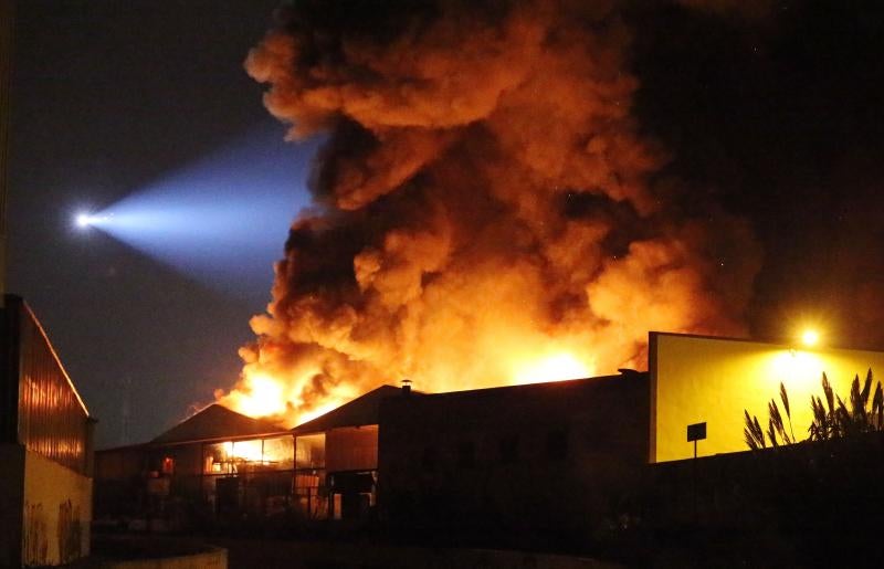 Incendio en el polígono El Viso