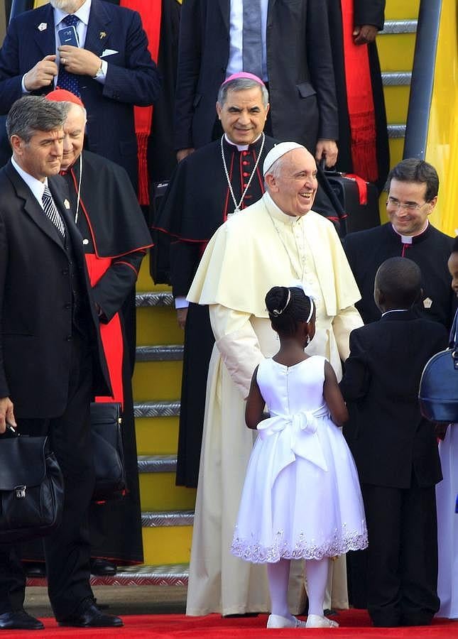 Uganda baila para recibir al Papa